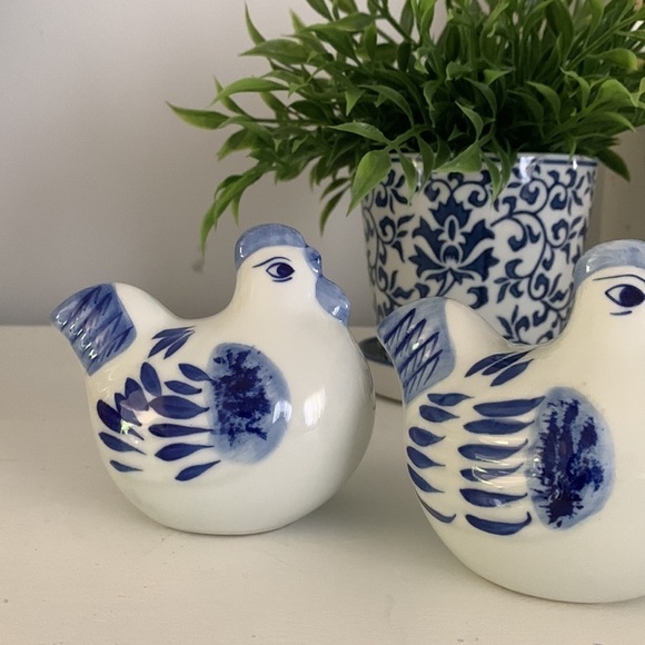 Chinoiserie‎ Set of two Chickens Salt Pepper Blue White Farmhouse blue white - Picture 9 of 11